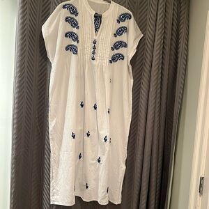 Cotton caftan with blue embroidery NEW